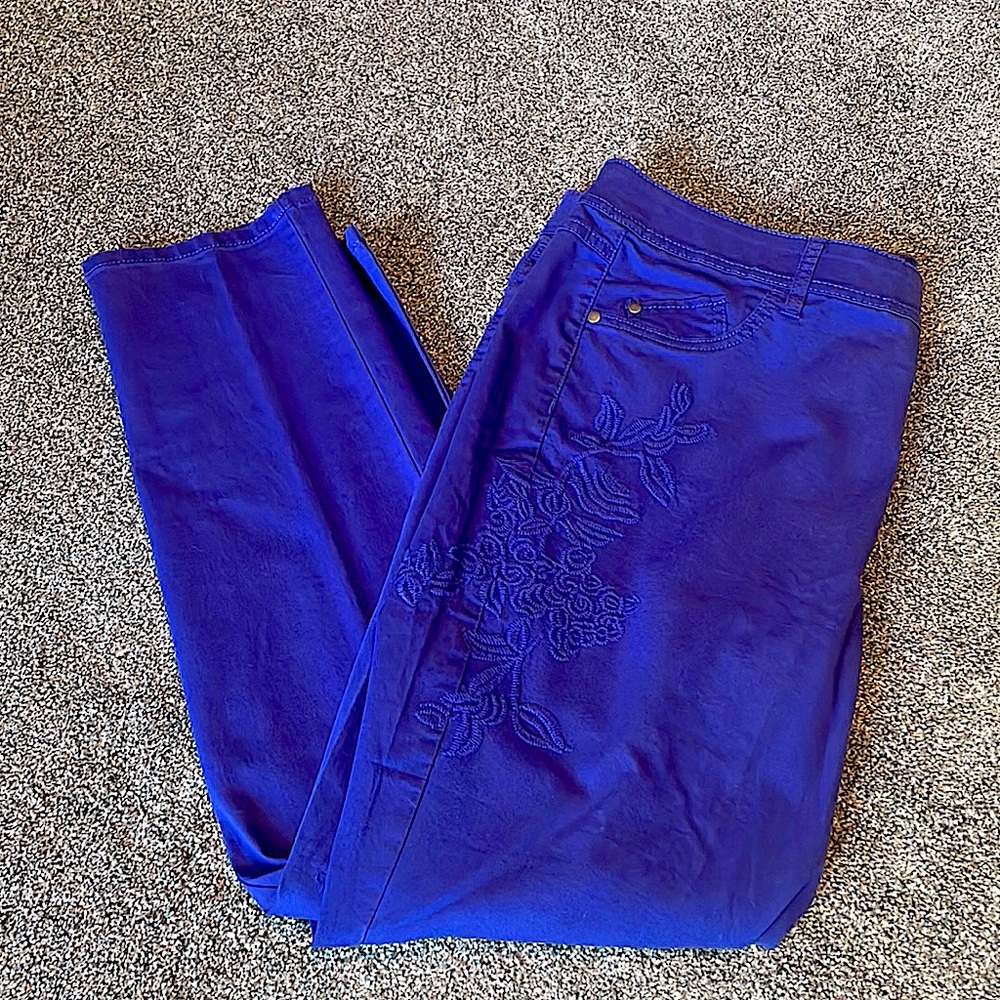 NWT! Beautiful Floral Embroidered Indigo Pants, women size 20W